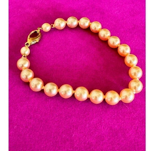 Vintage Champagne Faux Pearl bracelet, in Gold, Unmarked - Picture 1 of 1